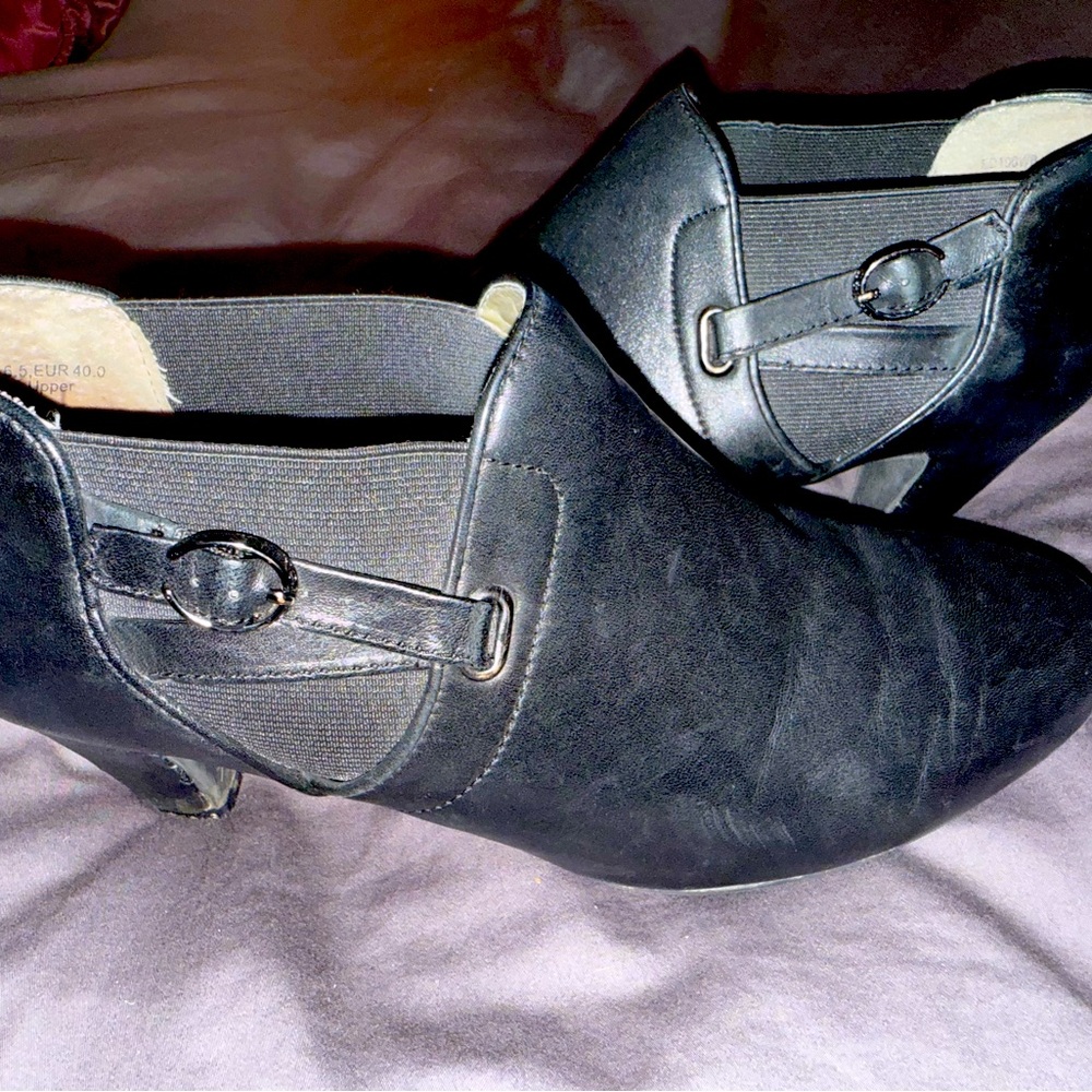 Aetrex Black Leather Heeled Ankle Booties - sz 8.5